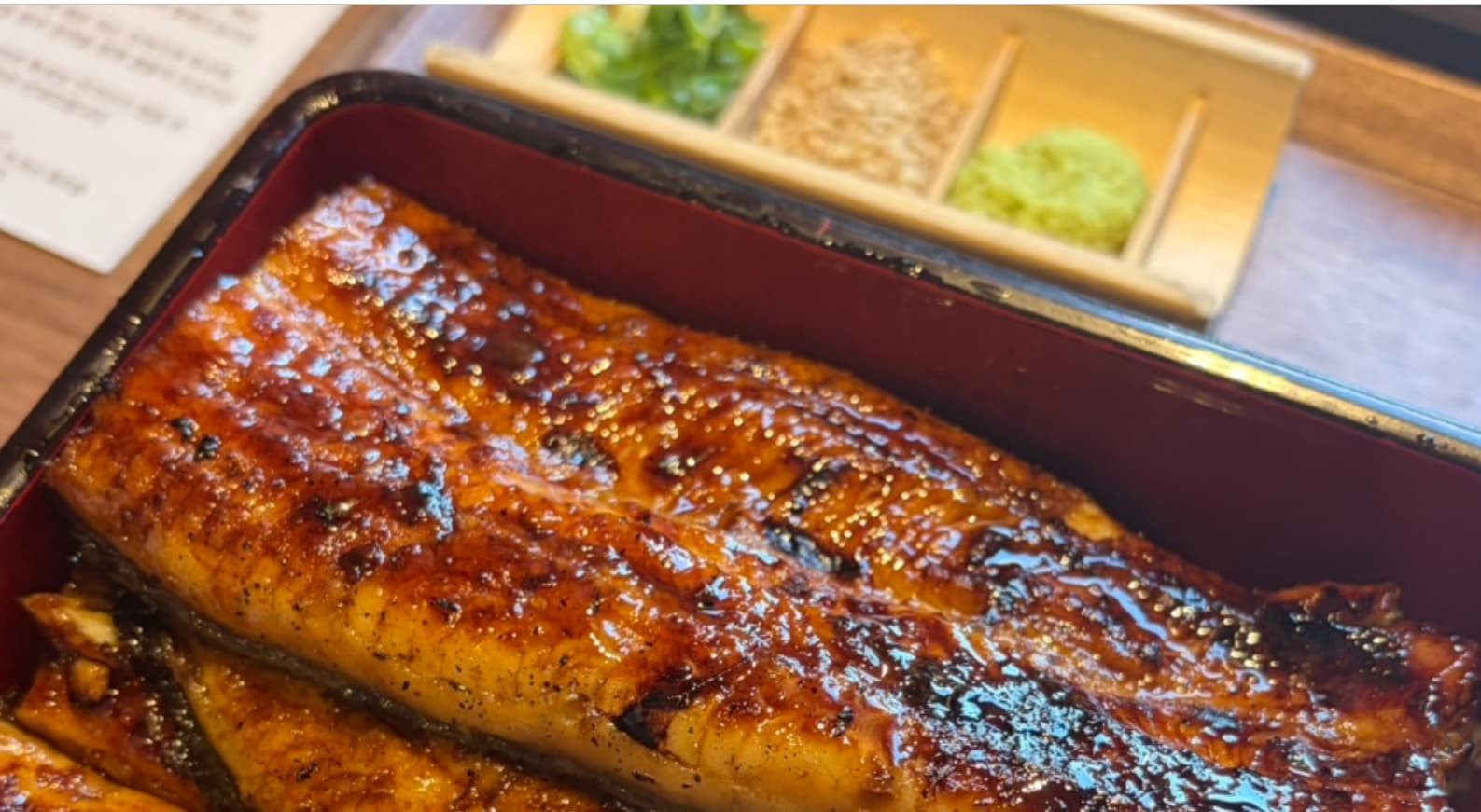 在济州岛的美味探秘:动京饭堂的鳗鱼饭之旅